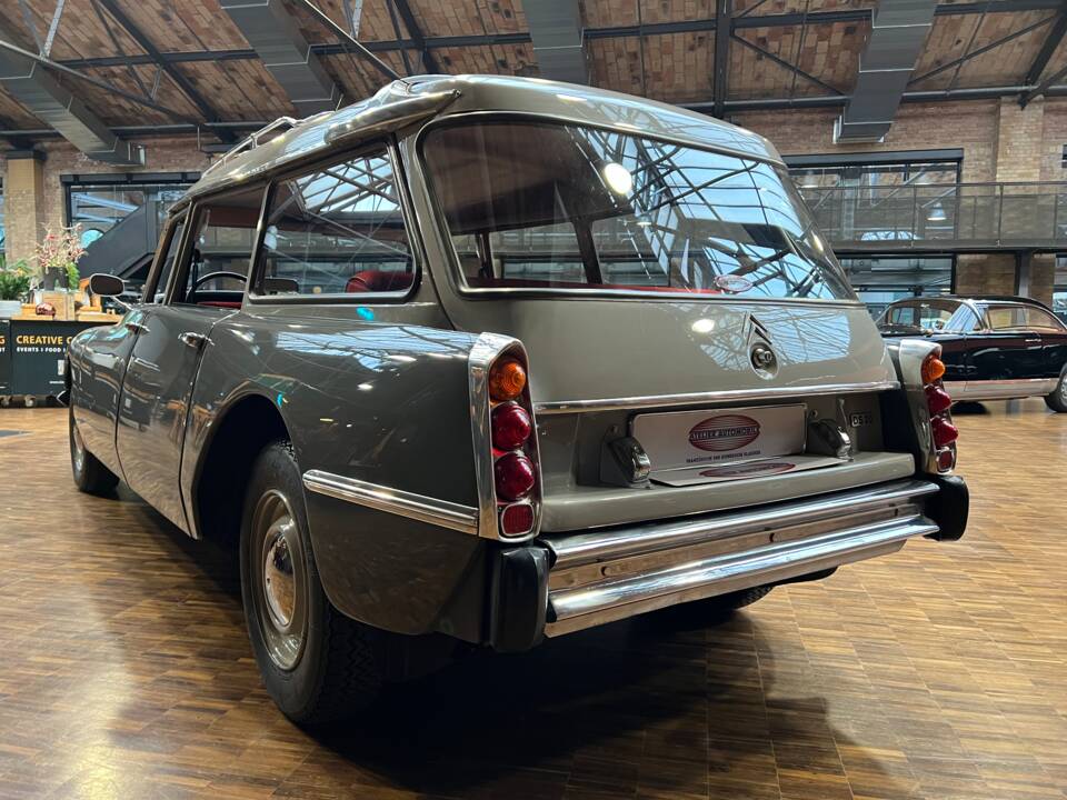 Image 8/30 of Citroën DS 20 Familiale (1970)