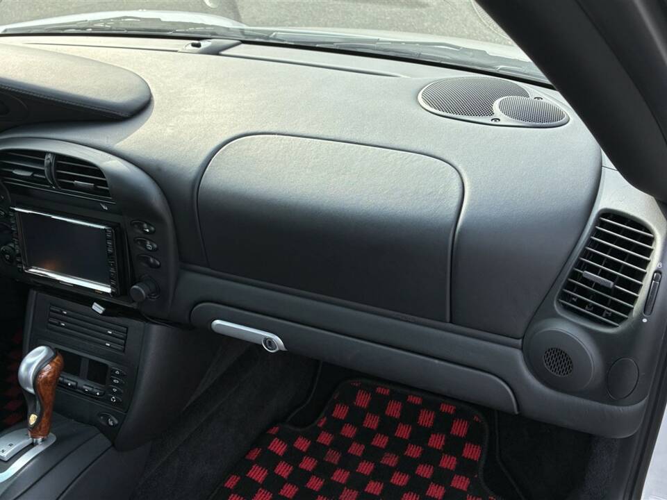 Bild 24/46 von Porsche 911 Turbo (2004)