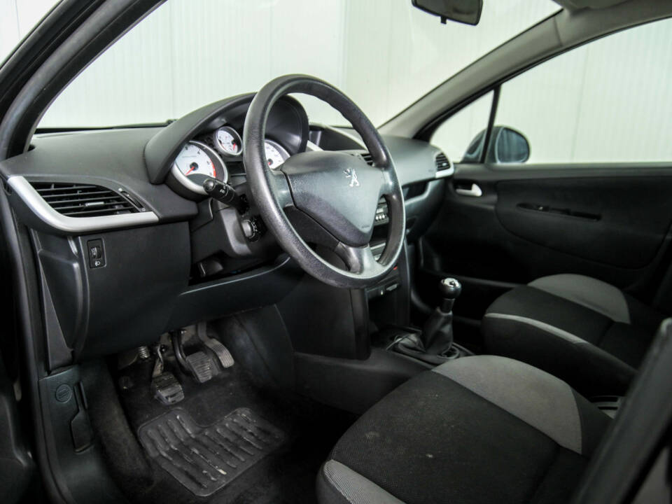 Imagen 11/49 de Peugeot 207 CC 1.6 VTi (2008)