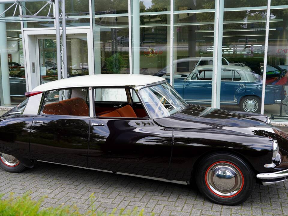 Image 1/31 of Citroën DS 19 (1957)