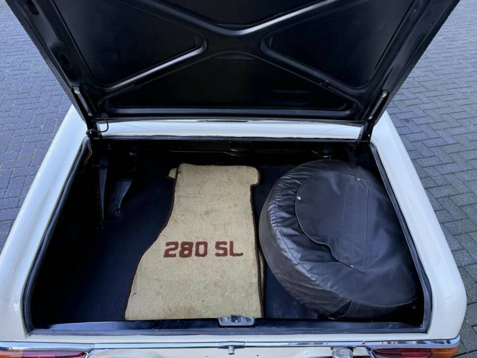 Image 31/48 of Mercedes-Benz 280 SL (1970)