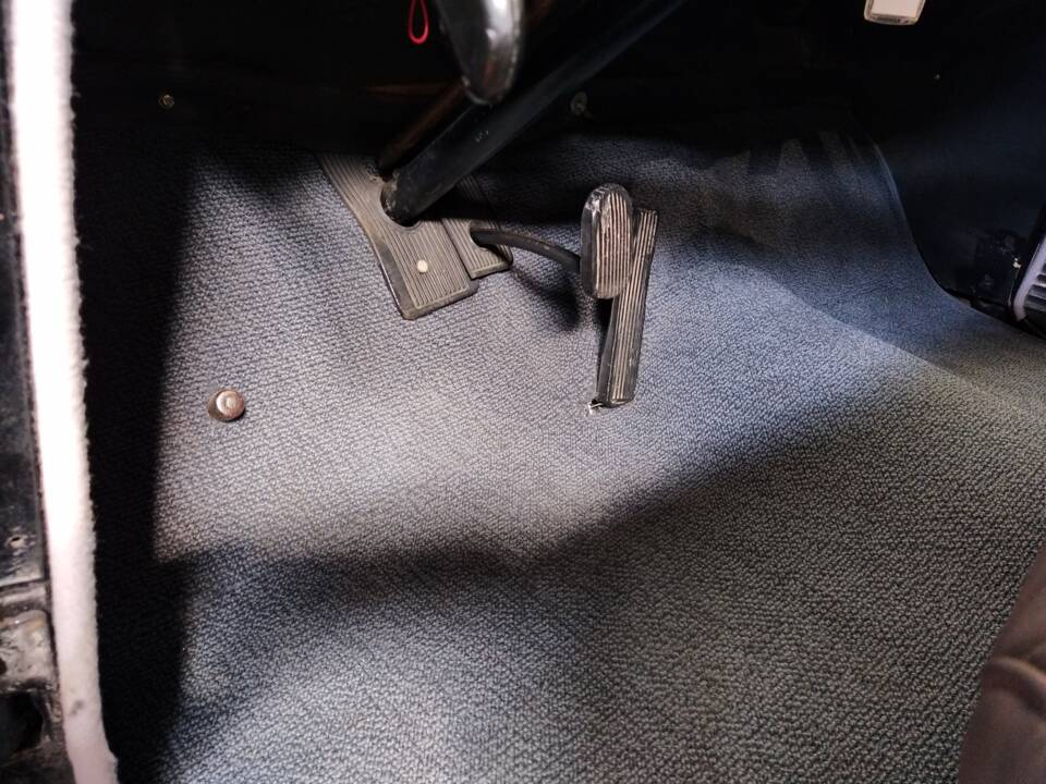 Image 29/50 of Cadillac 61 Sedan (1941)