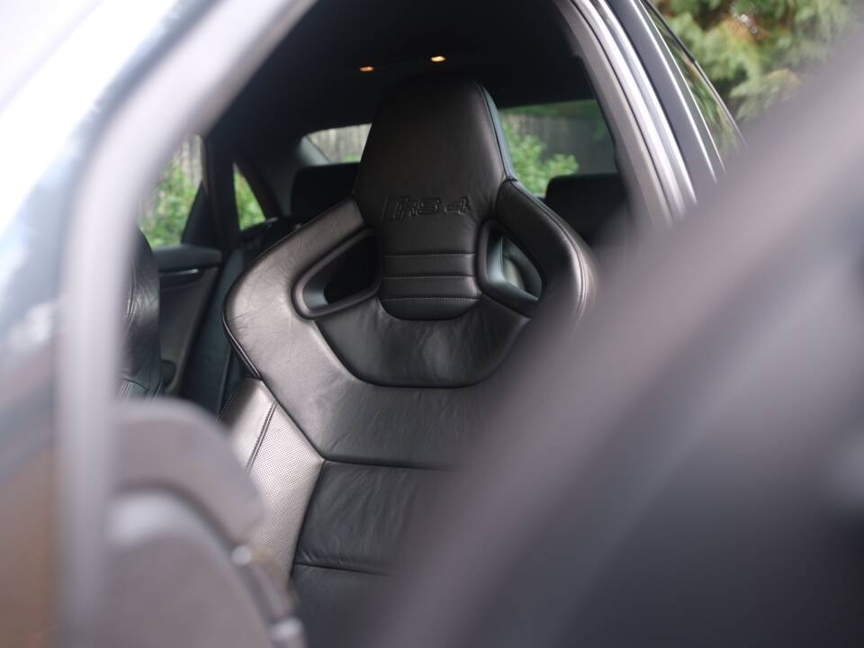 Bild 10/48 von Audi RS4 (2007)