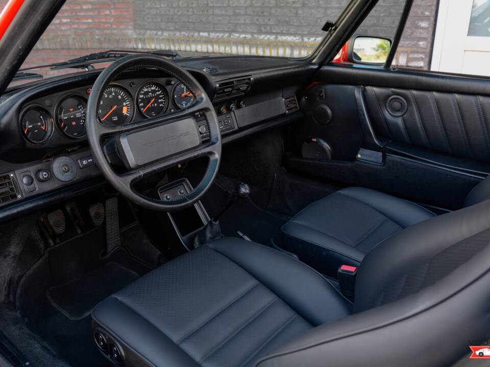 Bild 8/13 von Porsche 911 Carrera 3.2 (1988)