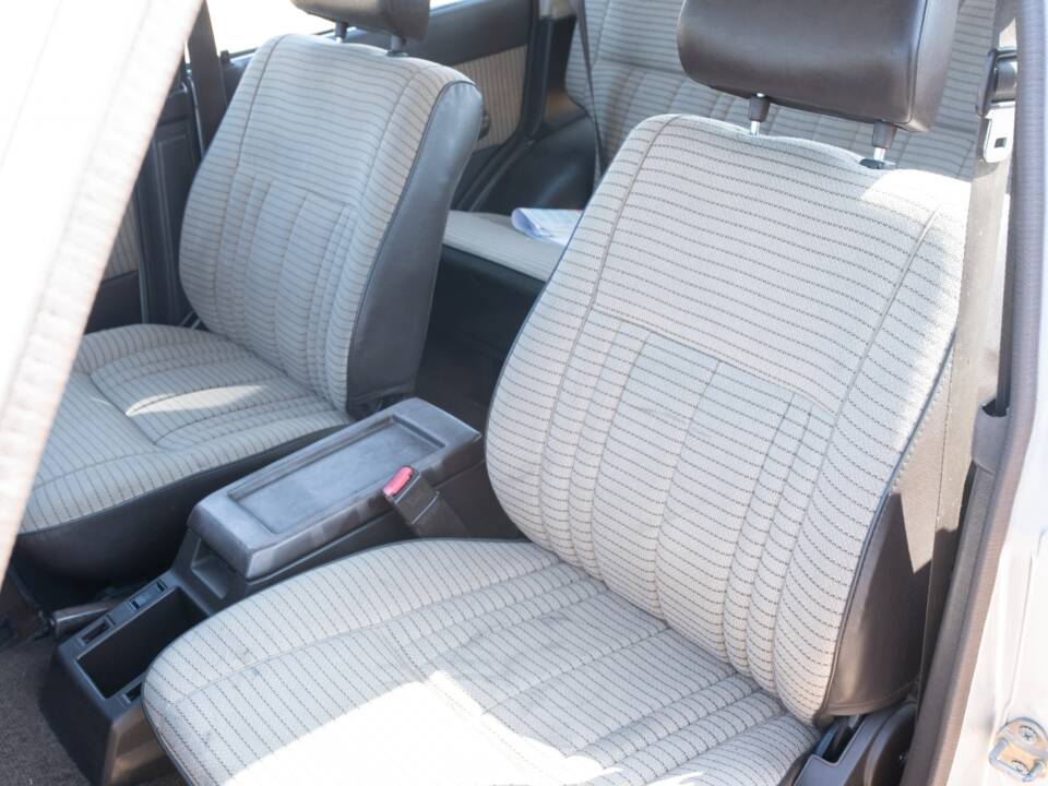 Image 7/46 of Toyota Land Cruiser HJ61 GX (1988)