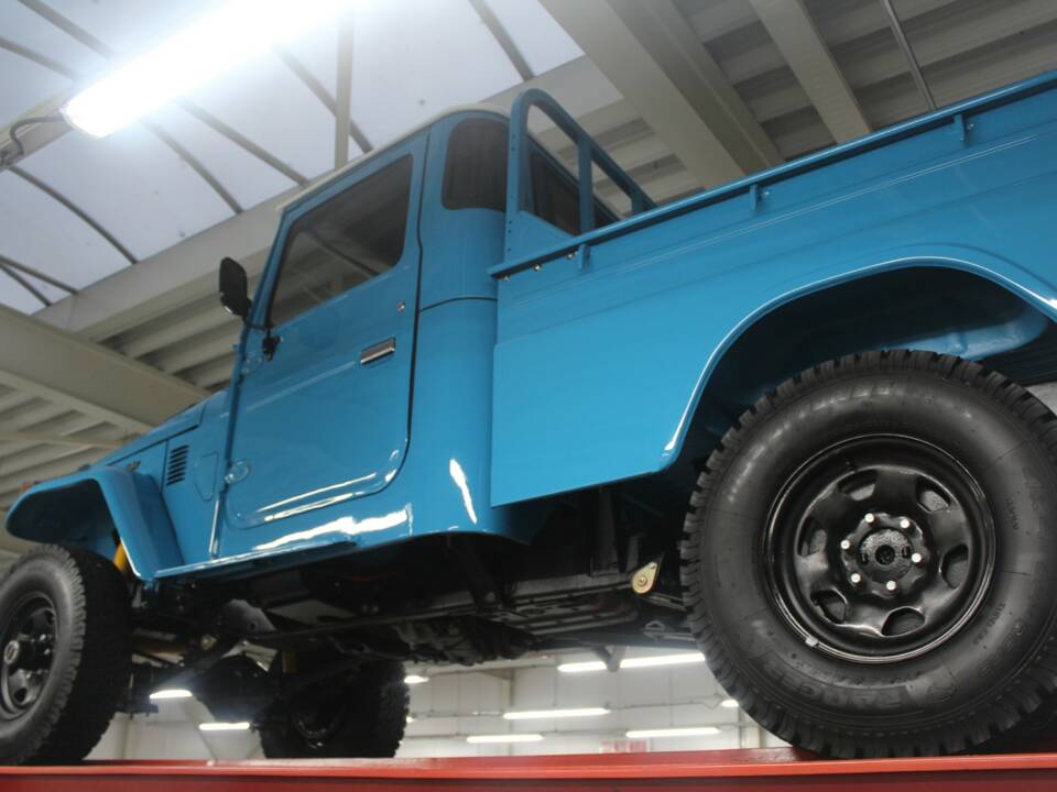 Bild 7/50 von Toyota Land Cruiser BJ 45 (1982)