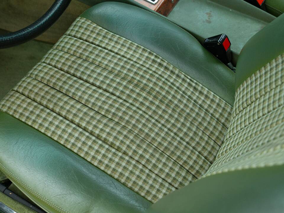 Image 32/50 of Mercedes-Benz 500 SLC (1984)