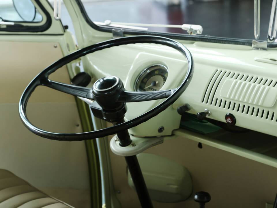 Image 22/47 of Volkswagen T1 minibus (1961)