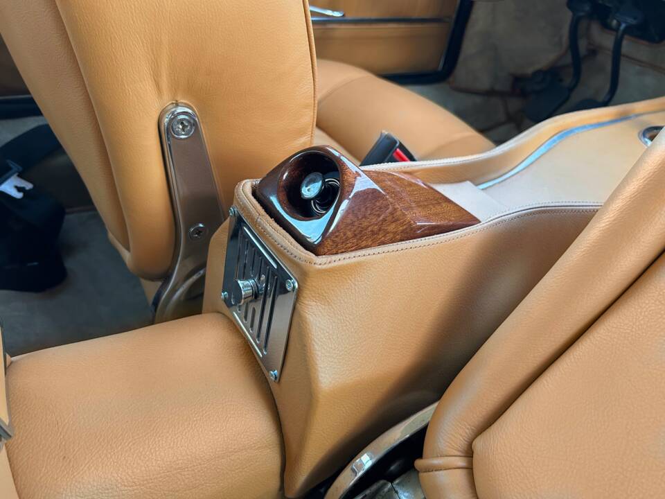 Image 50/101 of Maserati Mexico 4200 (1971)