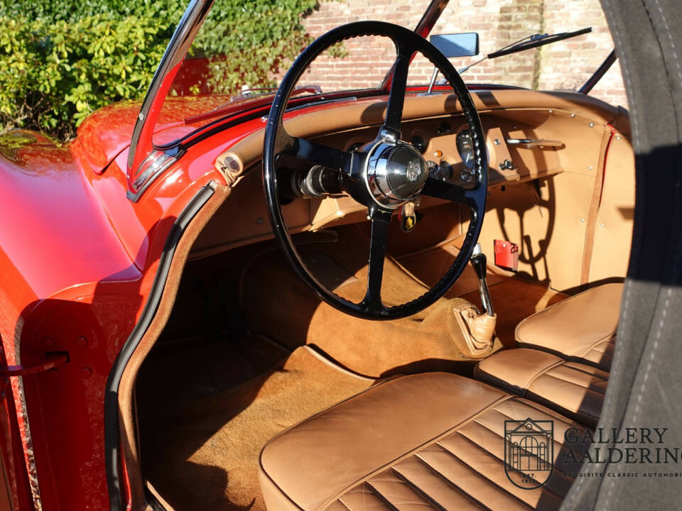 Image 22/50 of Jaguar XK 120 OTS (1954)