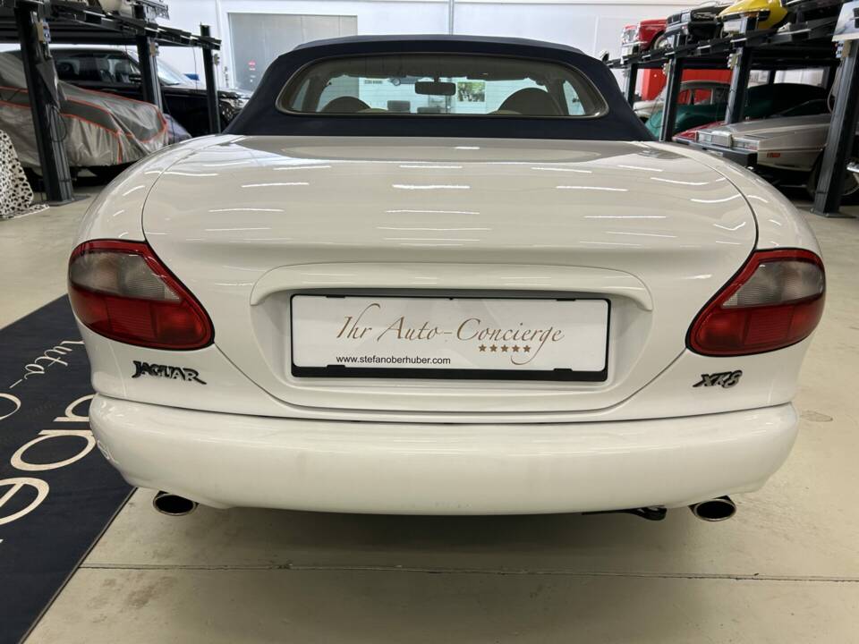Immagine 23/28 di Jaguar XK8 4.0 (1997)