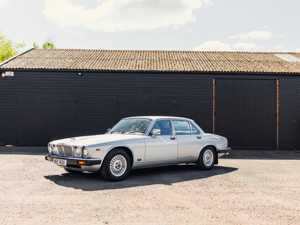 Imagen 10/50 de Jaguar XJ 6 4.2 (1982)