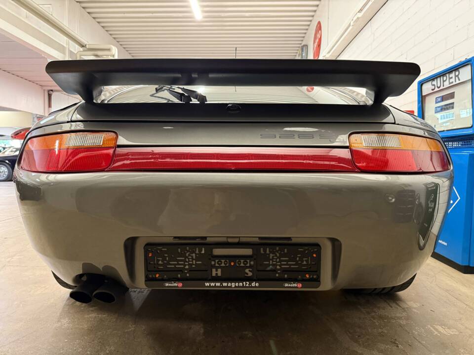 Image 15/19 of Porsche 928 S4 (1990)