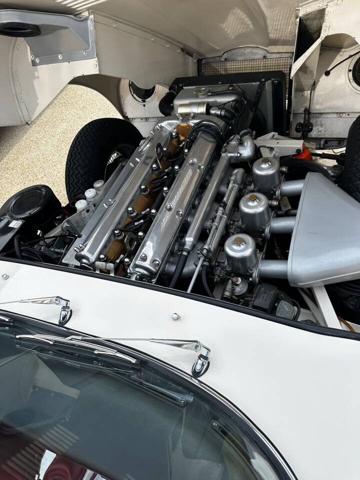 Immagine 11/22 di Jaguar E-Type 3.8 Flat Floor (1961)