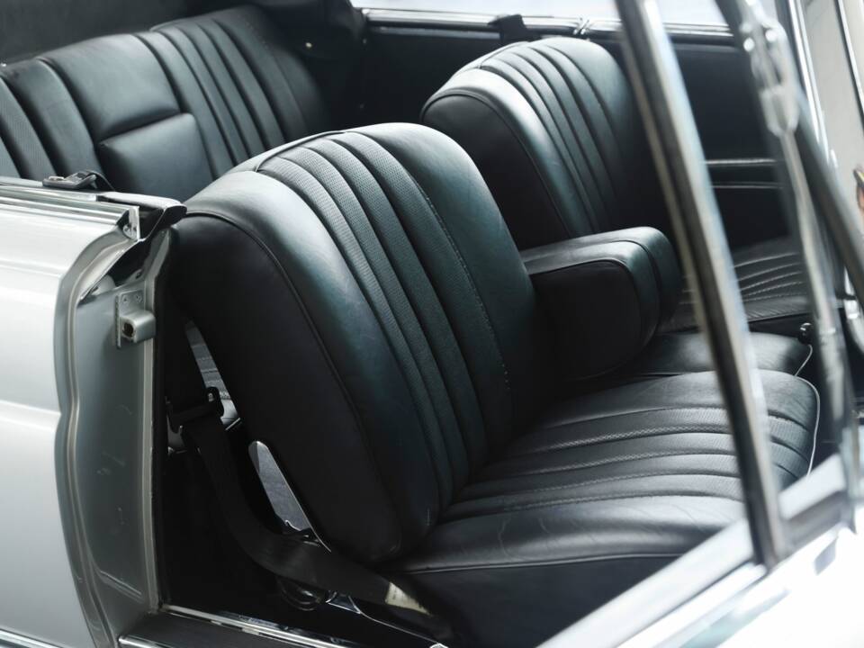 Image 31/48 of Mercedes-Benz 280 SE (1969)