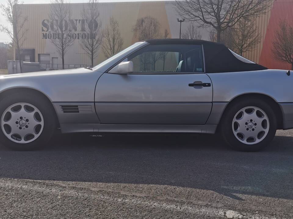 Afbeelding 26/58 van Mercedes-Benz 500 SL (1991)