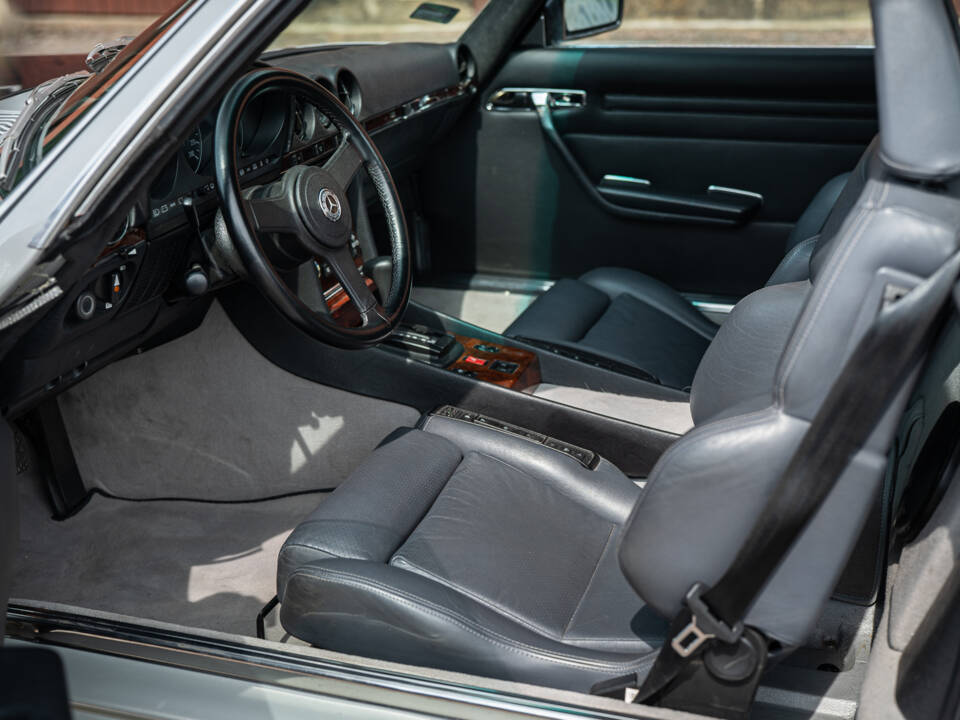 Image 34/68 of Mercedes-Benz 500 SL (1984)