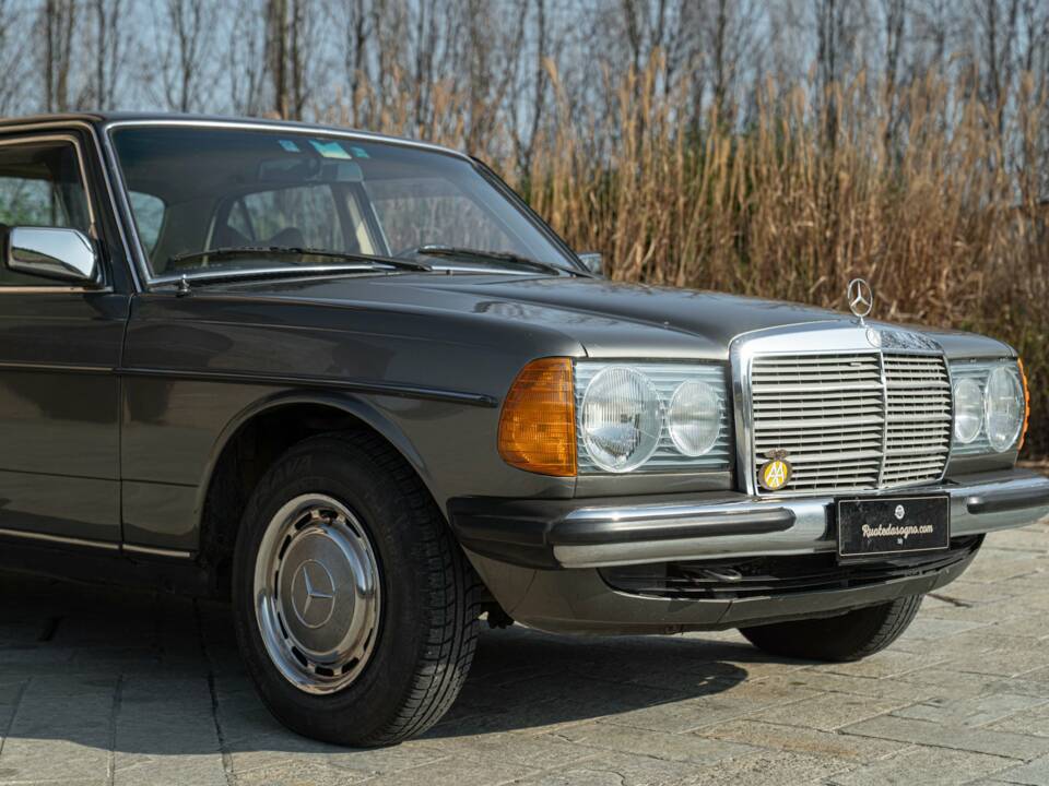 Afbeelding 9/50 van Mercedes-Benz 240 D (1980)