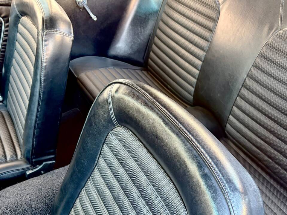 Image 15/18 of Ford Mustang 289 (1965)