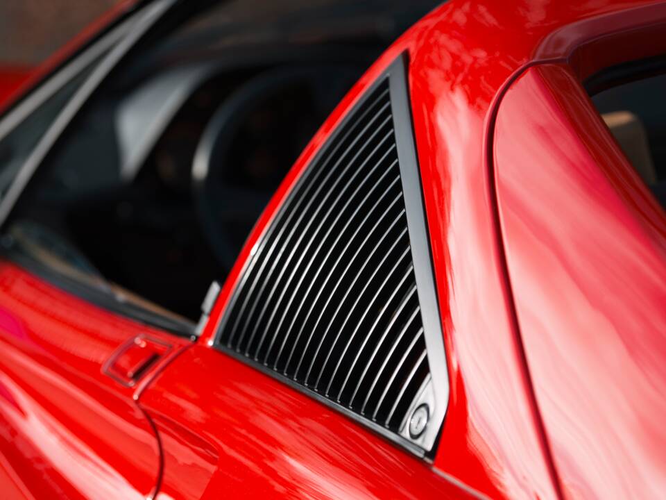 Afbeelding 15/41 van Ferrari 328 GTS (1989)