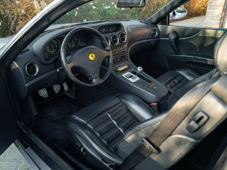 Bild 43/50 von Ferrari 550 Maranello (2001)