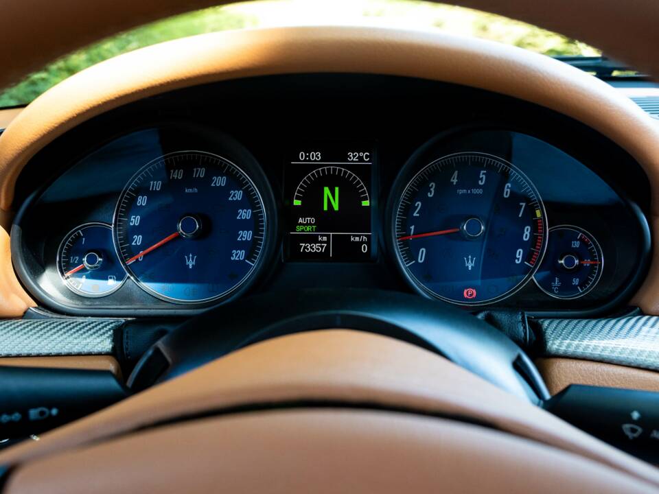 Bild 24/37 von Maserati GranTurismo S (2010)
