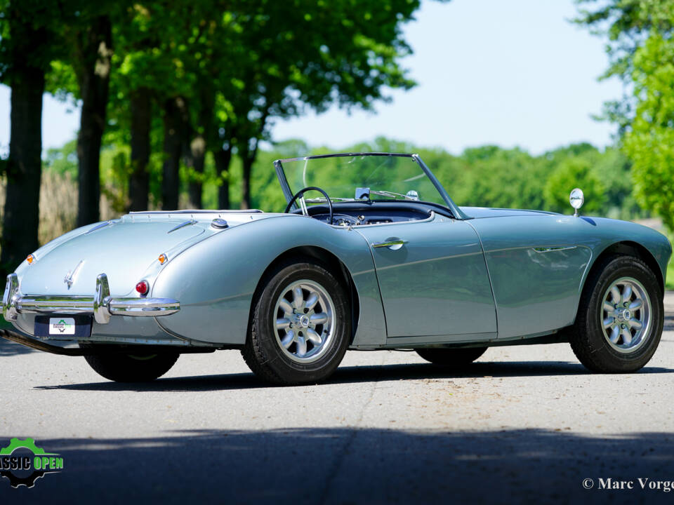 Image 42/51 of Austin-Healey 100&#x2F;6 (BN4) (1958)