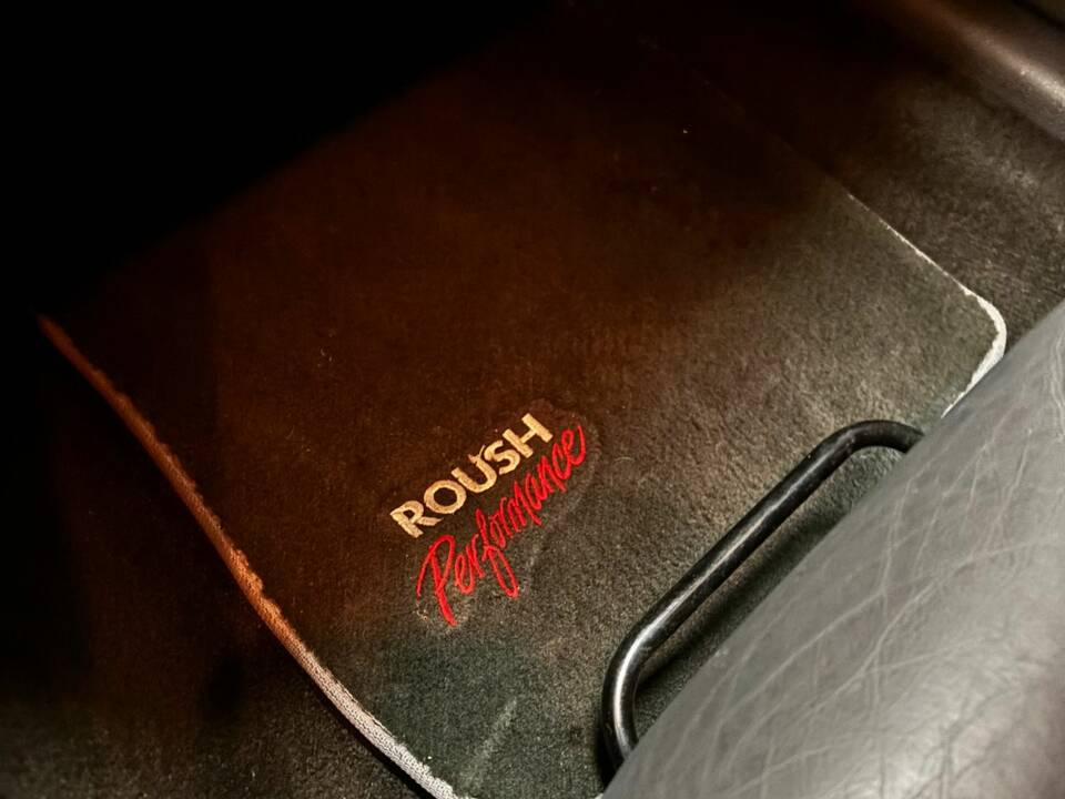 Image 11/60 of Ford Mustang GT (2005)