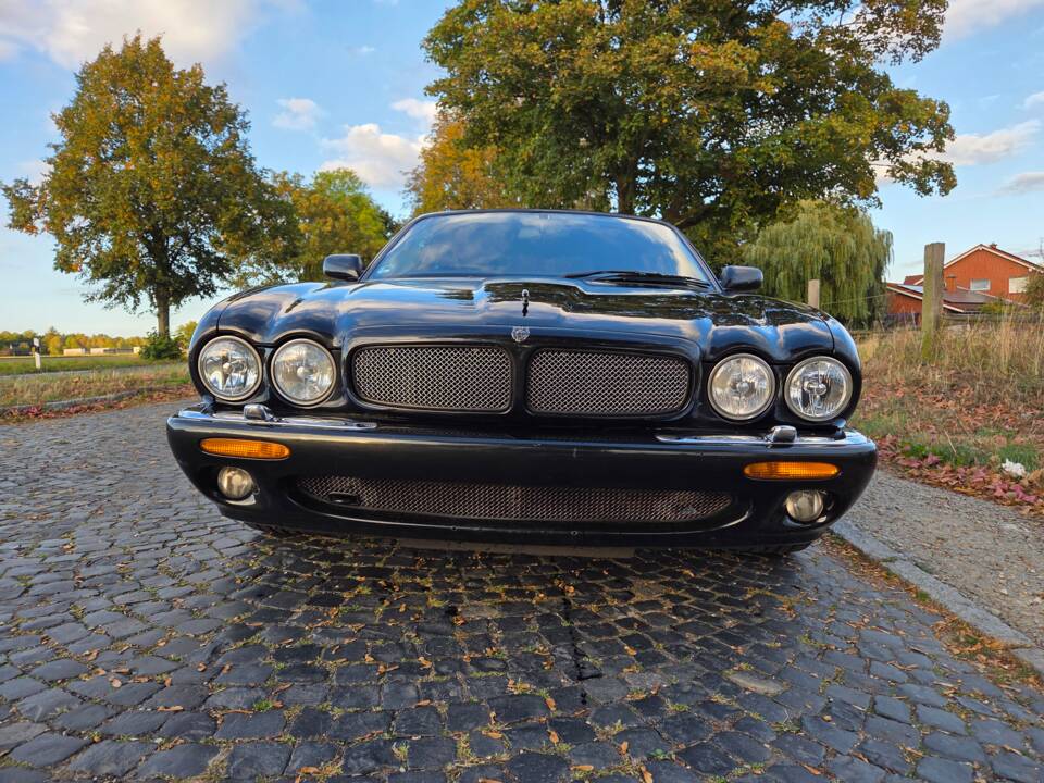 Image 2/15 de Jaguar XJR 4.0 (2000)