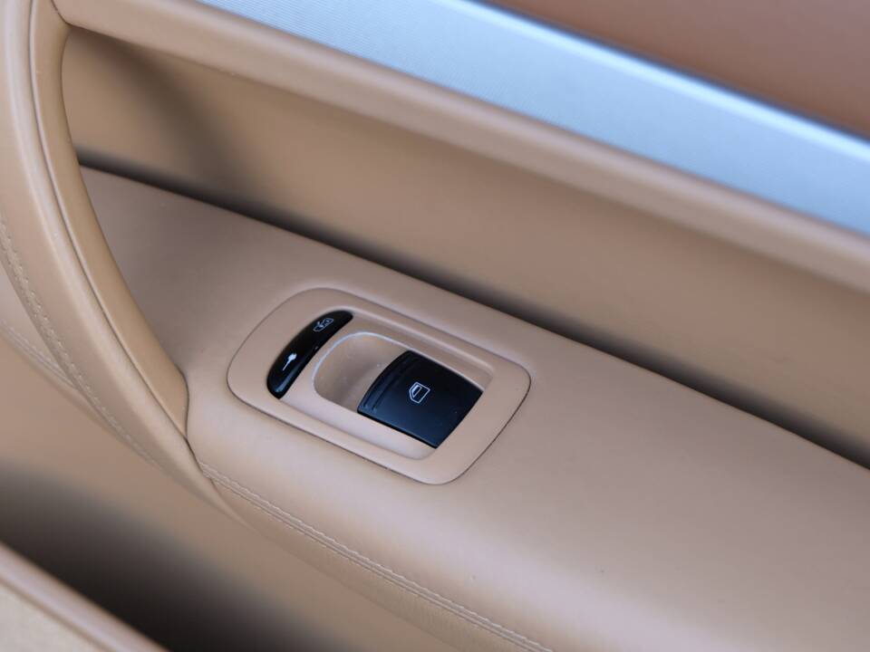 Immagine 25/70 di Porsche Cayenne S (2007)