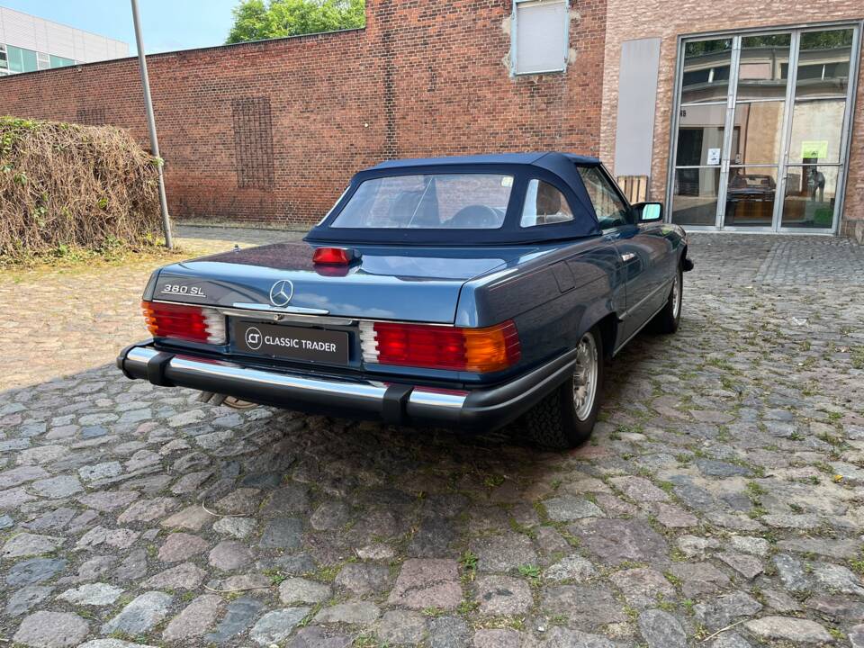 Afbeelding 6/146 van Mercedes-Benz 380 SL (1982)