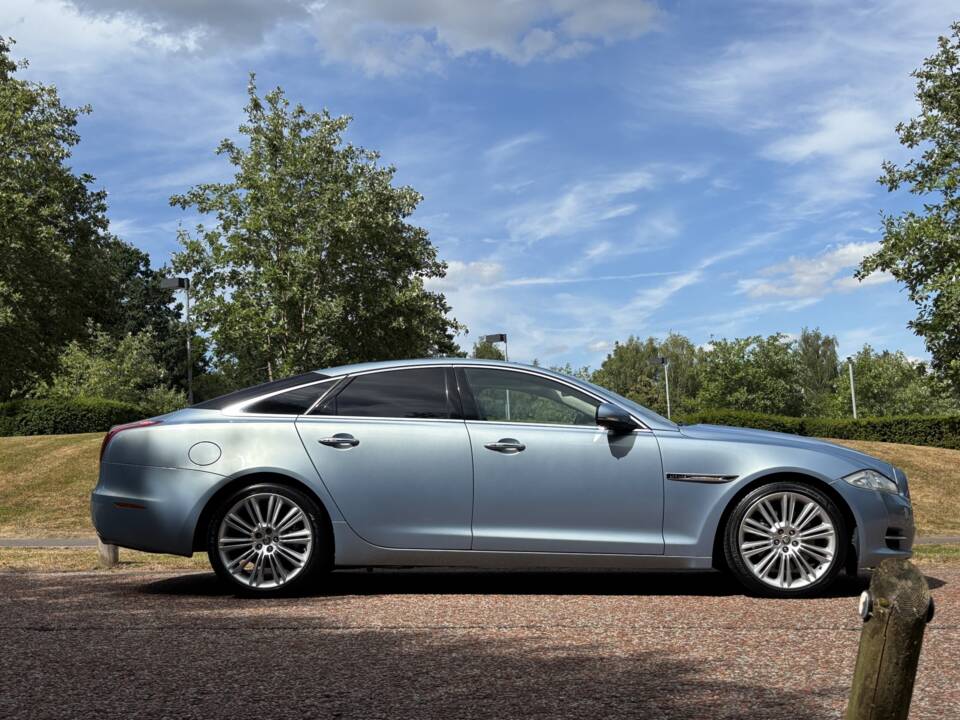 Image 9/50 of Jaguar XJ 5.0 (2011)
