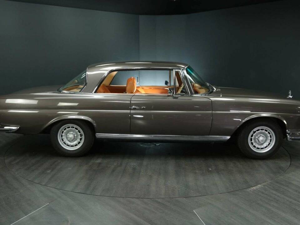 Image 7/30 of Mercedes-Benz 280 SE 3,5 (1970)