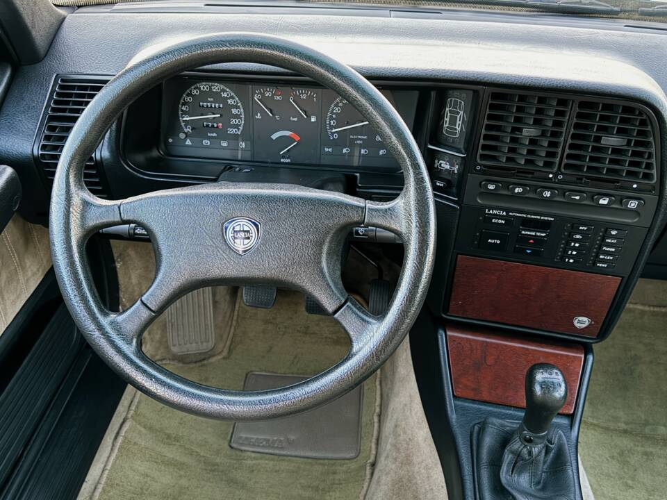 Image 36/74 of Lancia Thema I.E. (1991)