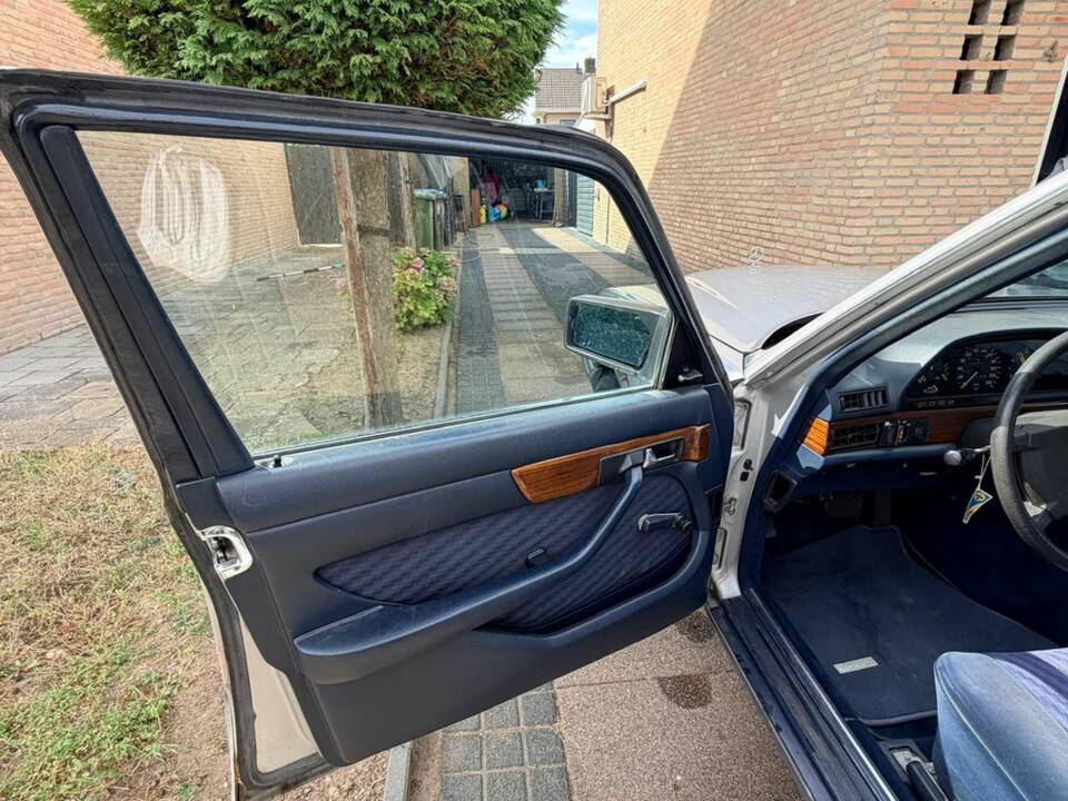 Imagen 7/8 de Mercedes-Benz 280 S (1982)