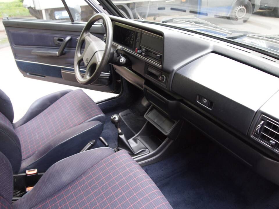 Image 89/148 of Volkswagen Golf Mk I Convertible 1.6 (1988)
