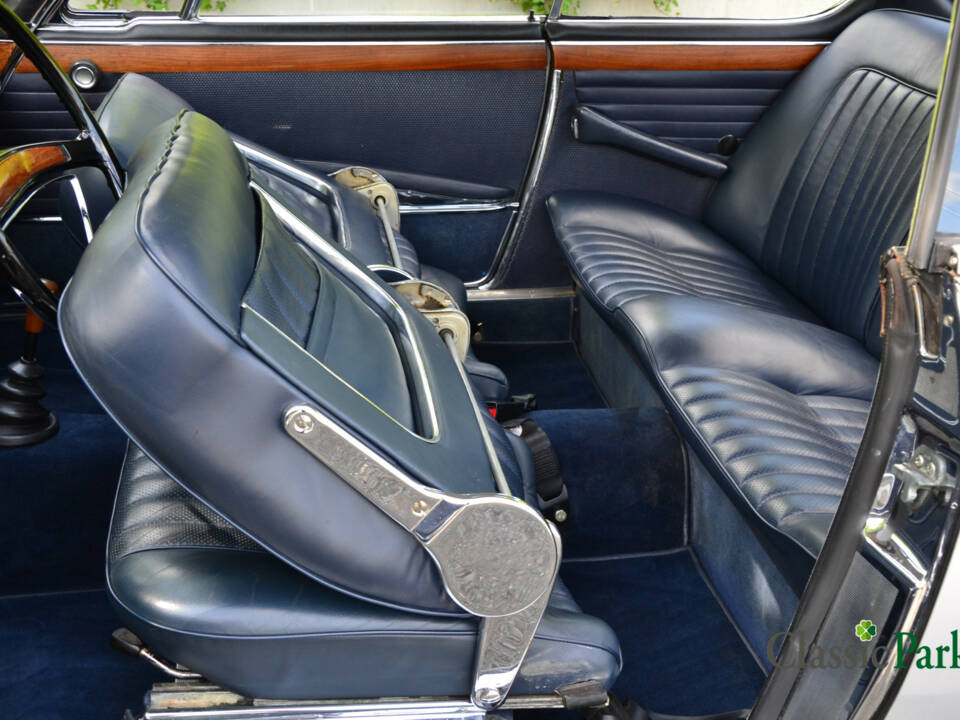 Image 22/50 of BMW 2000 CS (1970)