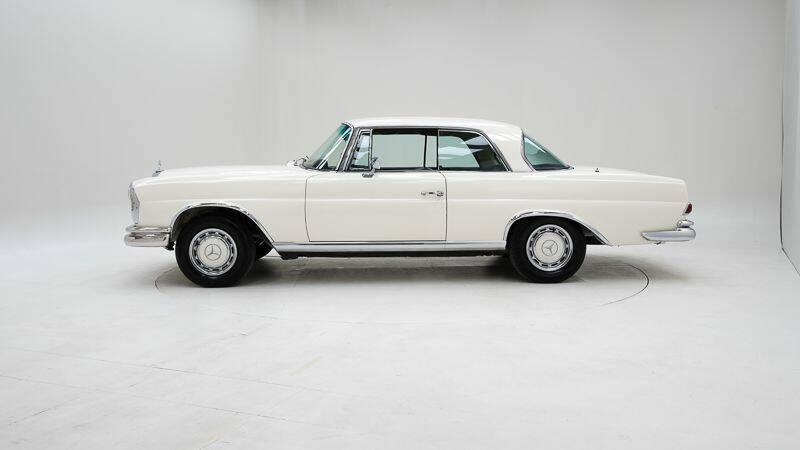 Image 8/15 of Mercedes-Benz 280 SE (1968)
