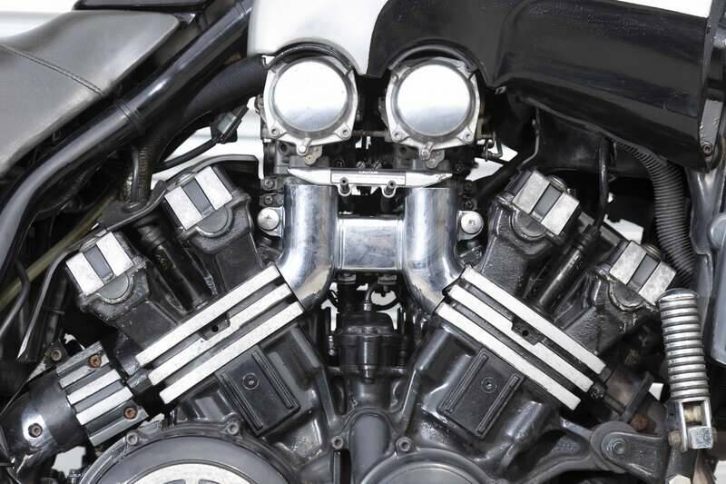 Image 32/37 of Yamaha V-Max 1200 (2000)