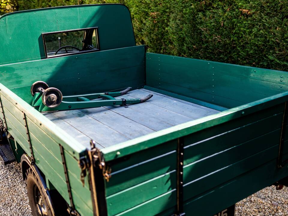 Image 20/28 of Ford E-Series ¾-ton (1956)