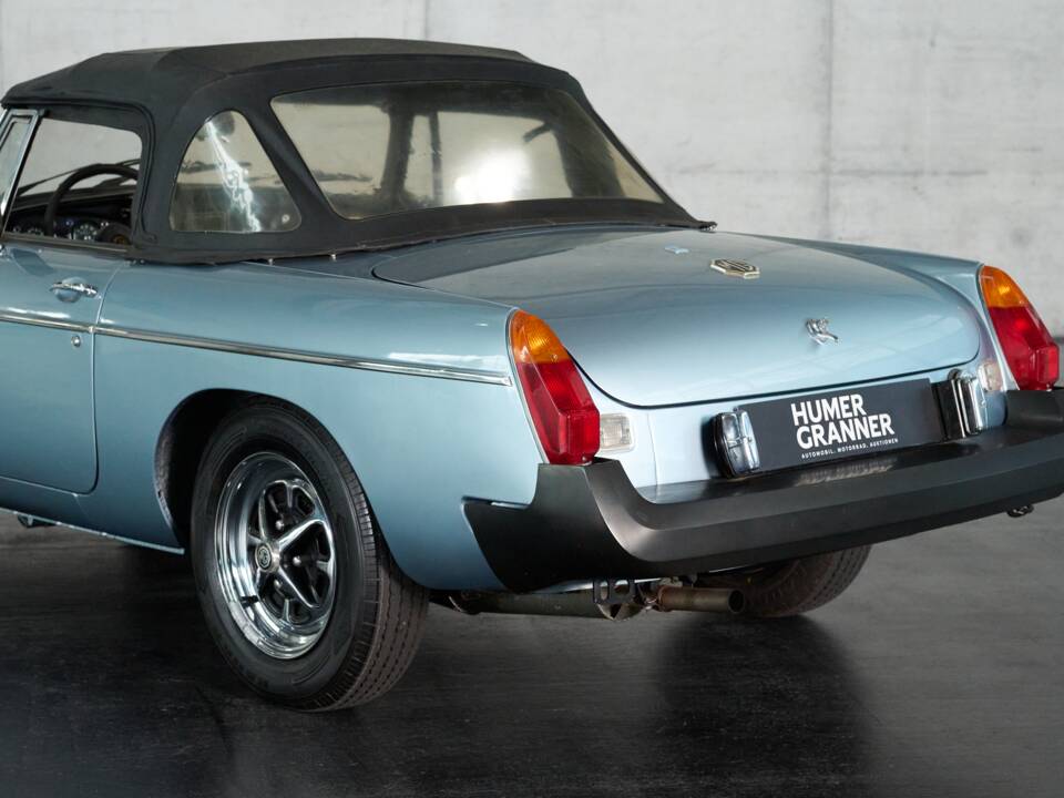 Image 13/50 of MG MGB (1976)