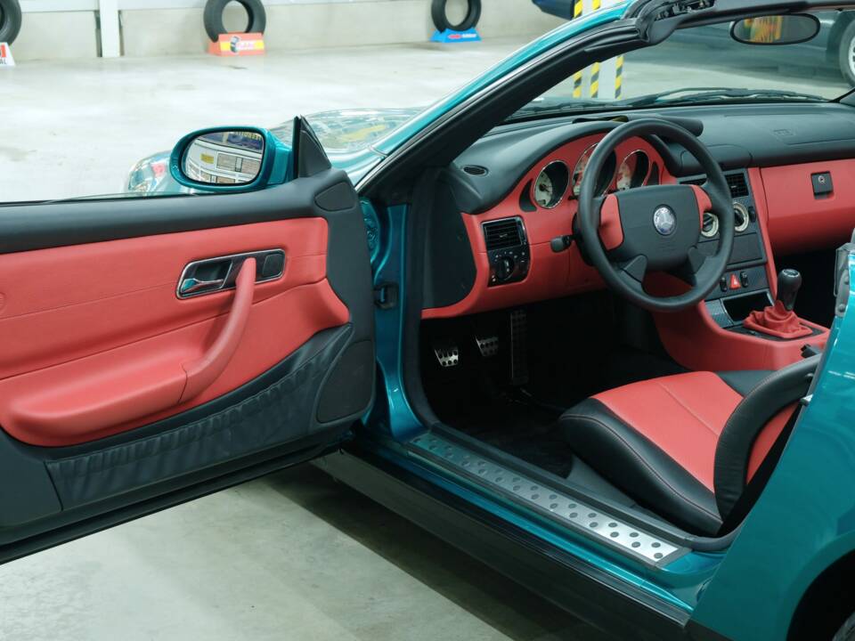 Immagine 46/50 di Mercedes-Benz SLK 230 Kompressor (1998)