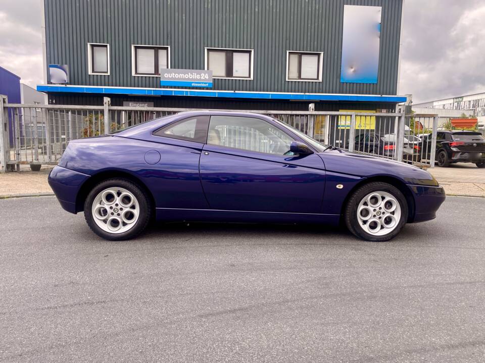 Image 19/20 of Alfa Romeo GTV 2.0 Twin Spark (1999)