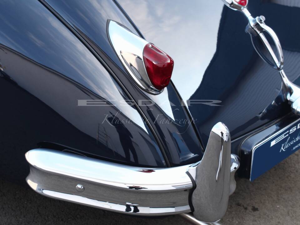 Image 14/24 de Jaguar XK 140 SE OTS (1957)