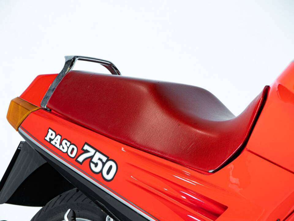Image 43/50 of Ducati 750 Paso (1987)
