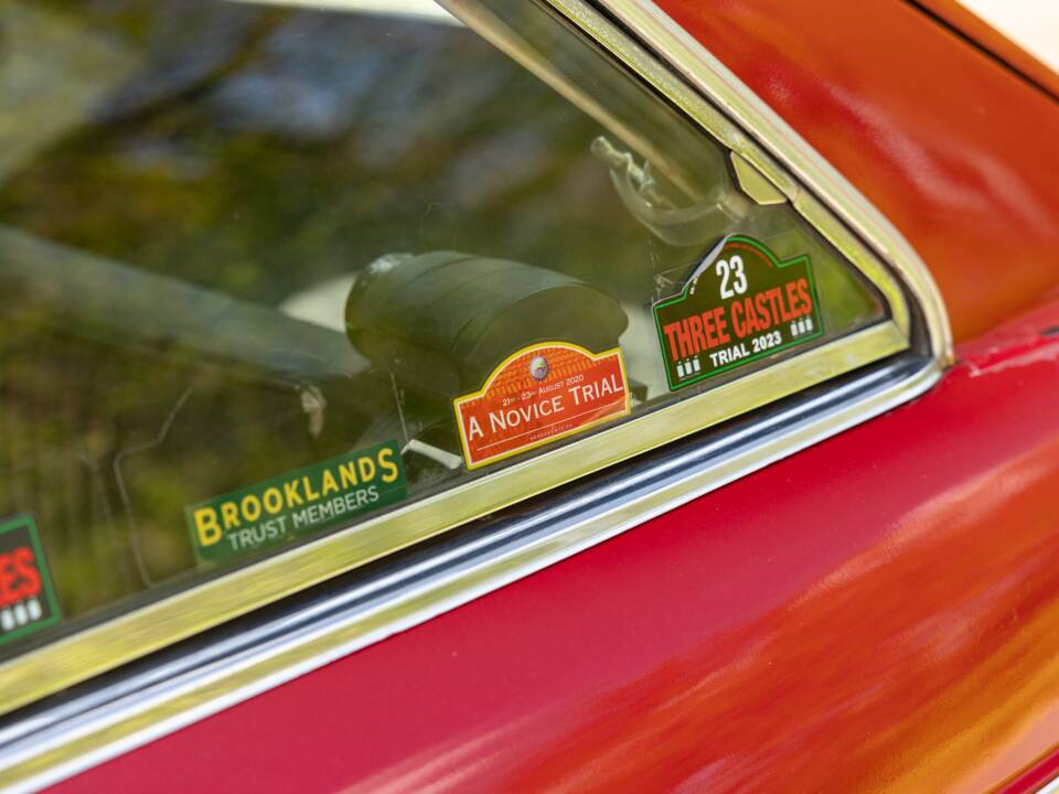 Image 13/50 of MG MGB GT (1970)