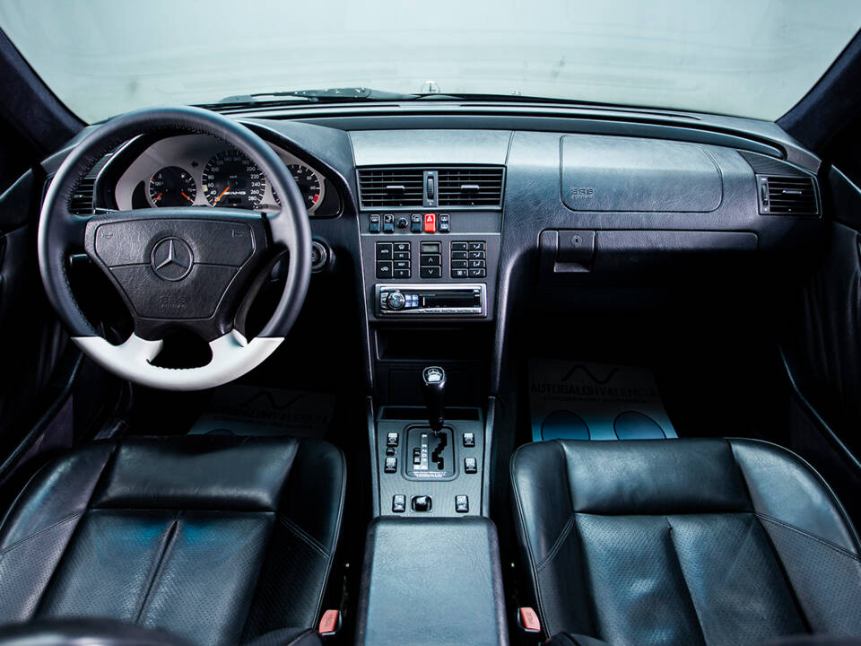 Image 12/29 de Mercedes-Benz C 36 AMG (1994)