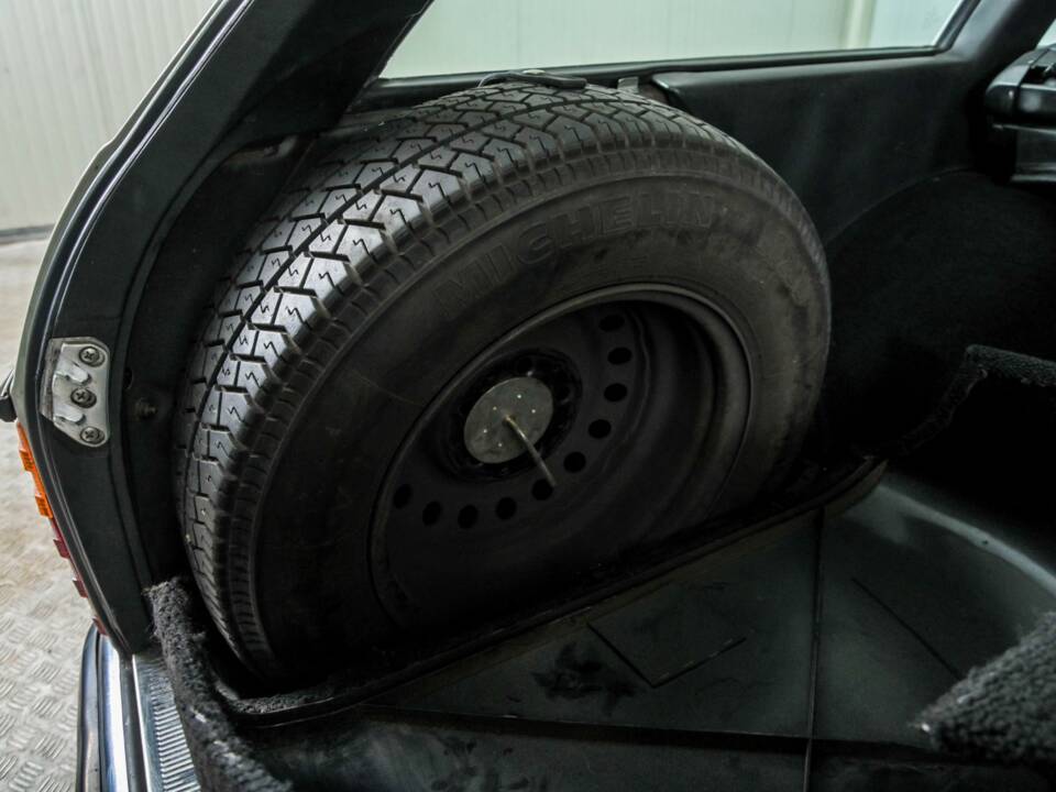 Image 38/50 of Mercedes-Benz 230 TE (1984)