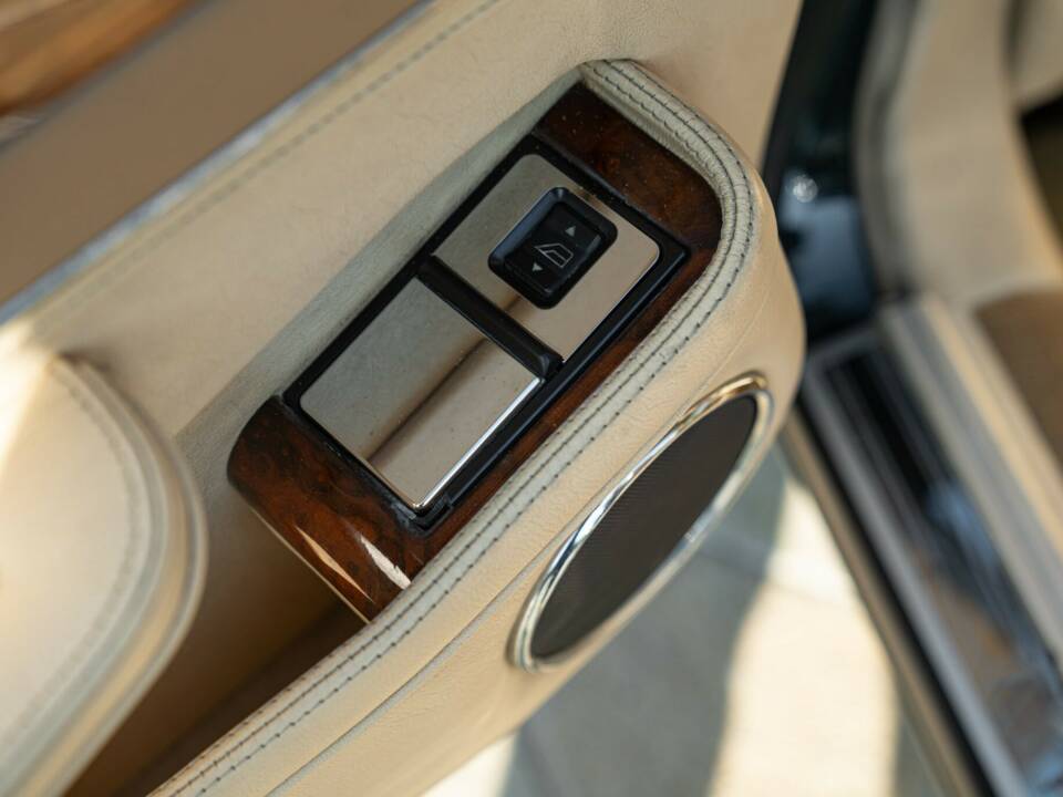 Image 48/50 de Daimler XJ 6 4.0 (1991)