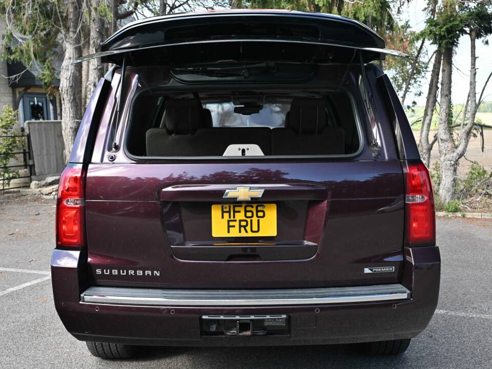 Image 40/50 of Chevrolet Suburban (2017)